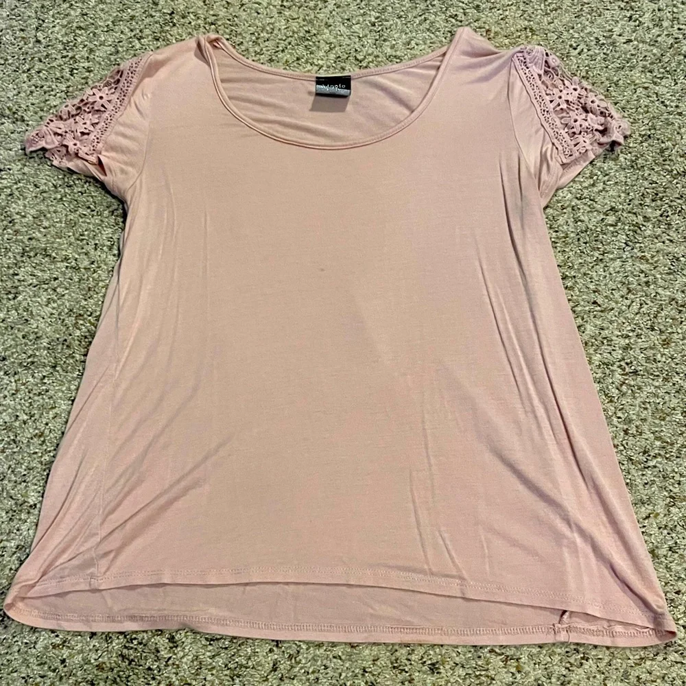 Size L top - Picture 1 of 1